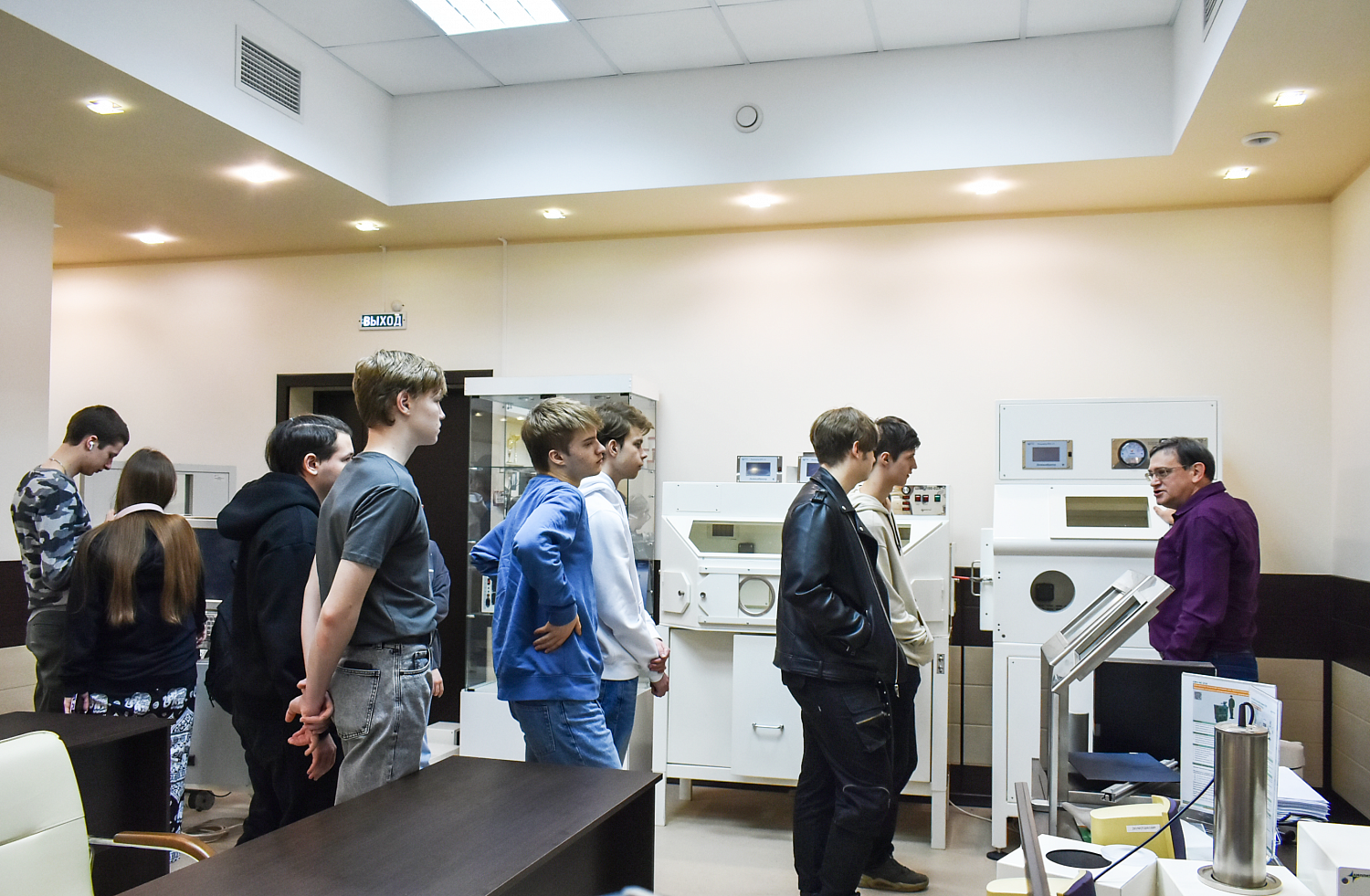 ООО «НТЦ Амплитуда» продолжает знакомить школьников с высокотехнологичным производством в рамках проекта «Мастерство начинается здесь»