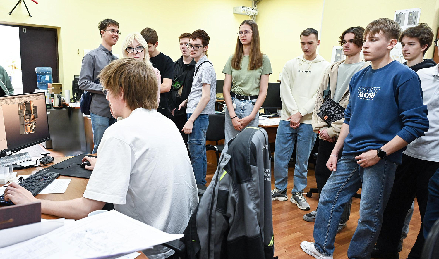 Компания «НТЦ Амплитуда»: практическая профориентация школьников продолжается