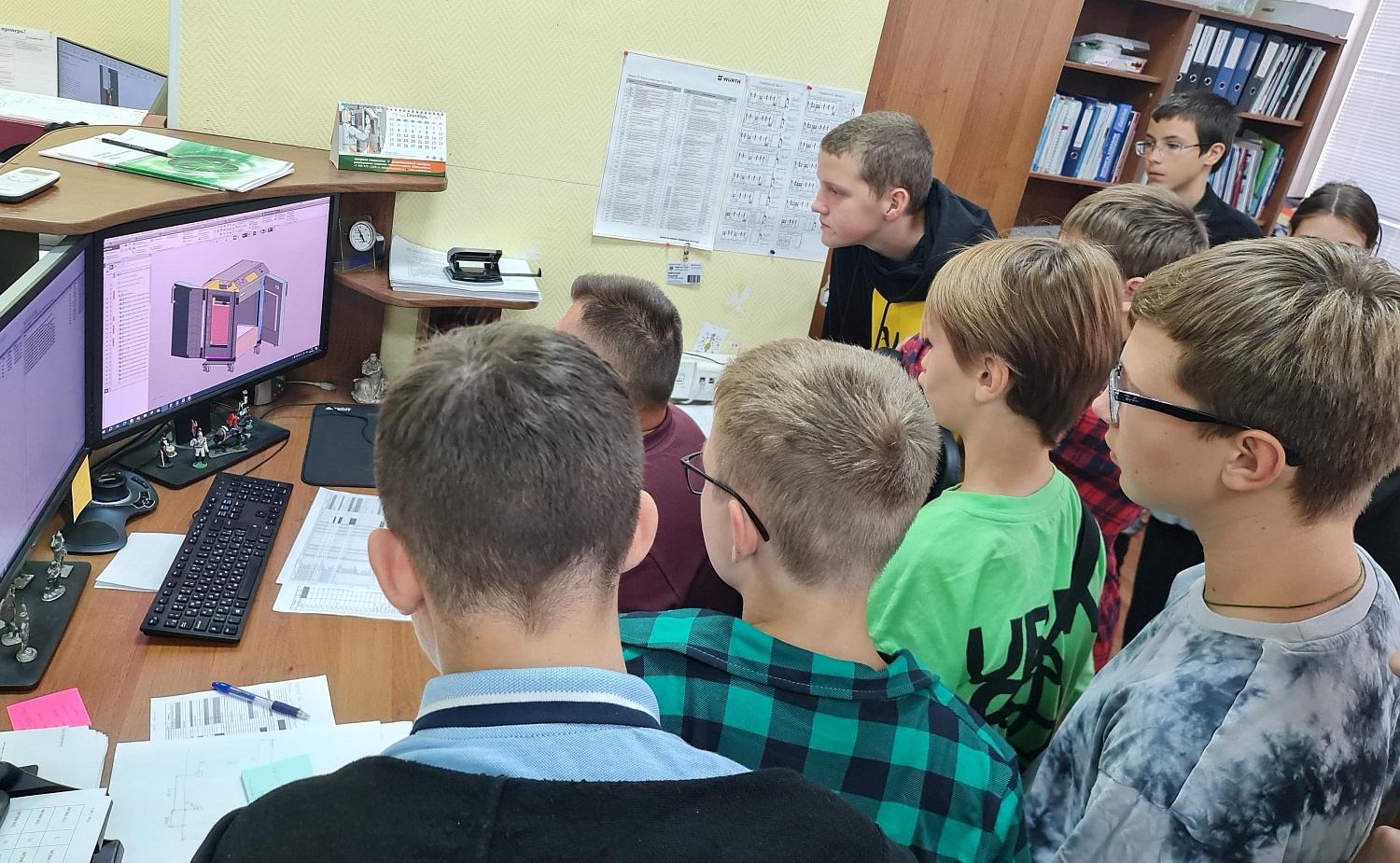 Зеленоградские школьники побывали на экскурсии в ООО «НТЦ Амплитуда»